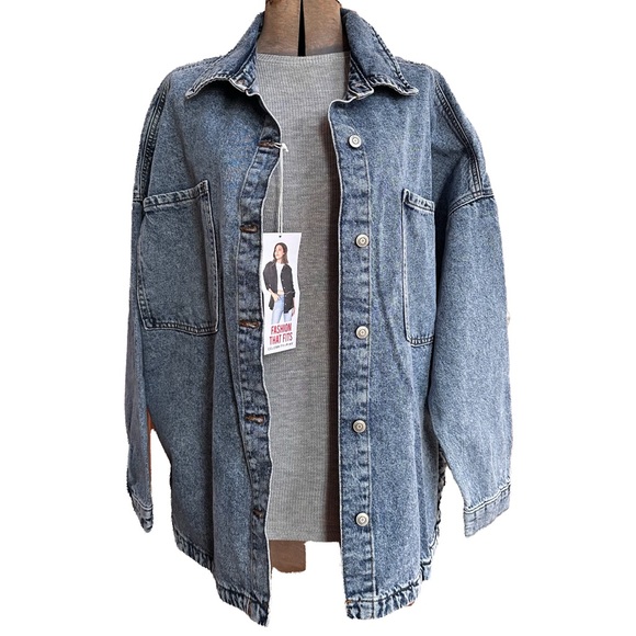 Celebrity Pink Oversized Shacket Button Down With Chest Pockets Acid Wash Denim - Picture 3 of 9